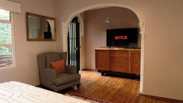 4 bedrooms, WiFi, bed sheets