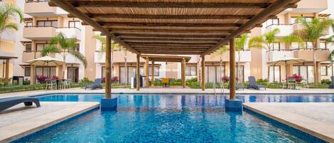 Outdoor pool, free pool cabanas, pool umbrellas