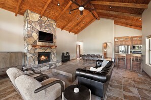 Smart TV, fireplace, books, stereo