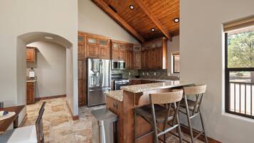 冰箱、微波炉、烤箱、炉灶