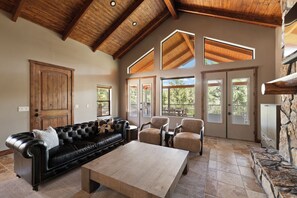 Smart TV, fireplace, books, stereo