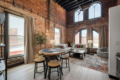 Cozy 1-bedroom apartment in fabulous Wabash with WiFi, AC