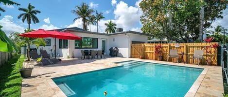 حمّام سباحة مُدفَّأ