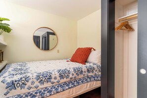 1 غرفة نوم ومكواة/لوح كي وسرير سفر وواي فاي