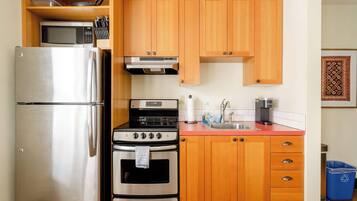 Dishwasher, coffee/tea maker, cookware/dishes/utensils