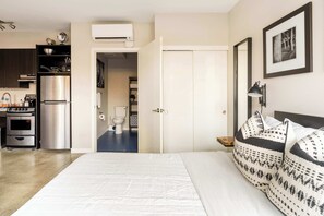 Iron/ironing board, travel cot, WiFi, bed sheets