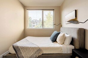 2 bedrooms, iron/ironing board, travel cot, WiFi