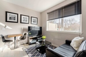 テレビ、書斎 / ワークスペース