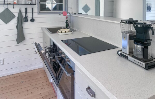 Refrigerador, horno, parrilla de estufa y lavavajillas 