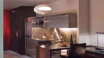 Microwave, stovetop, dishwasher, coffee/tea maker