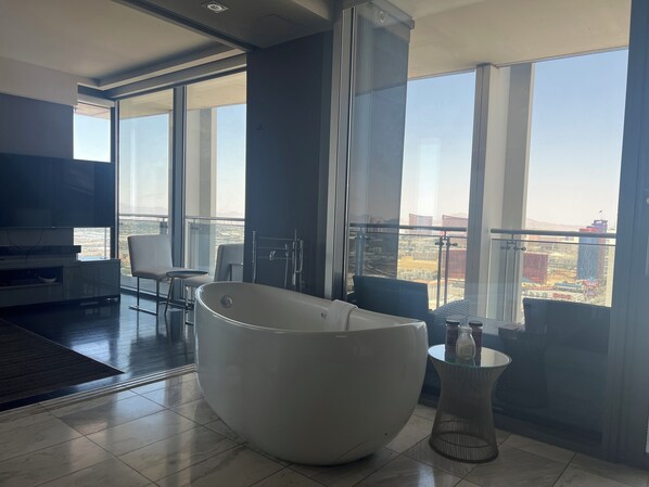 Interior - Best Strip City Views Balcony Suite No Resort Fee (Las Vegas)