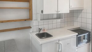 Fridge, oven, stovetop, cookware/dishes/utensils - Cozy apartment in Dovre (Dovre)