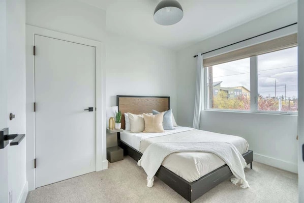 2 habitaciones, tabla de planchar con plancha, cuna de viaje y wifi