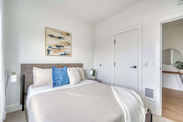 2 bedrooms, iron/ironing board, travel cot, WiFi