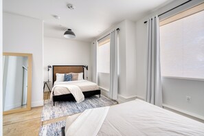 1 habitación, tabla de planchar con plancha, cuna de viaje y wifi