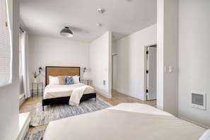 1 bedroom, iron/ironing board, WiFi, bed sheets - Modern Open-Plan Apartment - Sleeps 4 - Perfect NE Location (Portland)