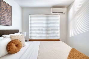 3 bedrooms, iron/ironing board, travel cot, WiFi - Modern 3BR + sofa bed• Alberta Arts • WalkScore 99 (Portland)