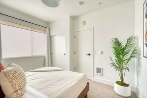 4 Schlafzimmer, Bügeleisen/Bügelbrett, Reisekinderbett, WLAN