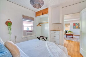 2 bedrooms, iron/ironing board, travel cot, WiFi