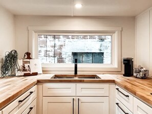 ماكينة لصنع القهوة/الشاي، مستلزمات طهي/أطباق/أوعية