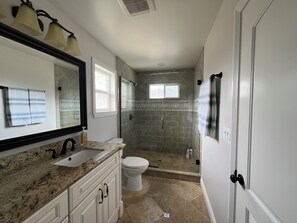 House, Multiple Beds, Pool Access, Pool View (Destination #23) | Bathroom - Destination #23 (Anaheim)
