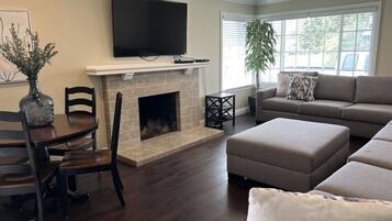 House, Multiple Beds, Pool Access, Pool View (Destination #23) | Living area