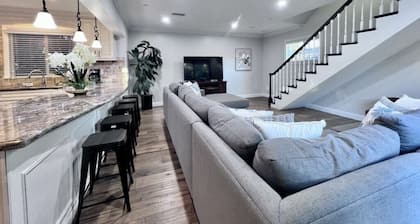 Spectacular 5 Bedroom, 4 Bath Pool Home Near Disney