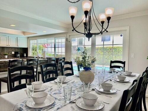 Large Family Pool Home 2.5 Miles To Disney w/3 King Beds!!!