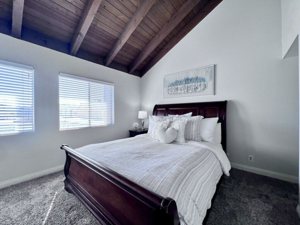 2 bedrooms, individually decorated, individually furnished, bed sheets