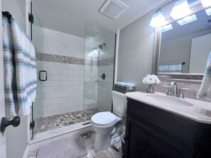 Condo, Multiple Beds, Hot Tub, Pool View (Destination #20) | Bathroom - Destination #20 (Anaheim)