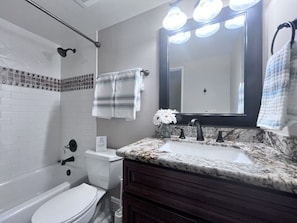 Condo, Multiple Beds, Hot Tub, Pool View (Destination #20) | Bathroom