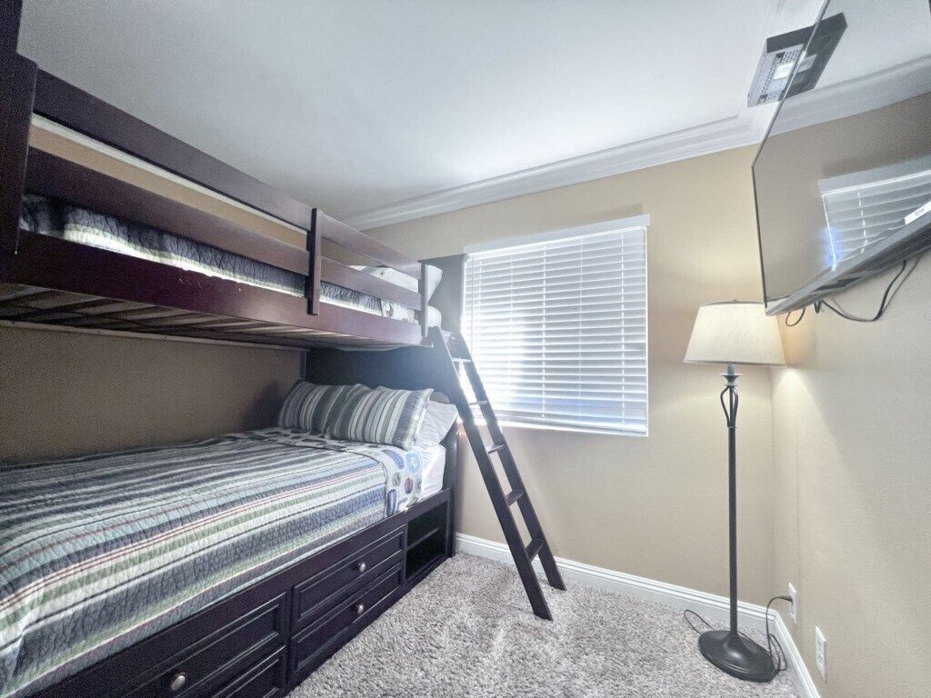 2 bedrooms, individually decorated, individually furnished, bed sheets