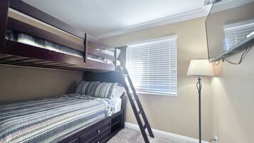 2 bedrooms, individually decorated, individually furnished, bed sheets