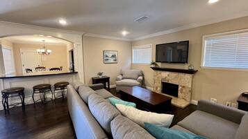House, Multiple Beds, Pool Access, Pool View (Destination #12) | Living area