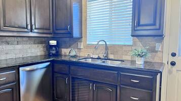 House, Multiple Beds, Pool Access, Pool View (Destination #12) | Private kitchen