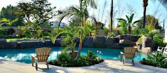 Incredible Estate 5 Bedrooms 3 Bathroom W/resort Style Rock Pool & Jacuzzi
