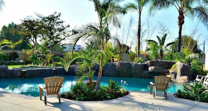 Incredible Estate 5 Bedrooms 3 Bathroom W/resort Style Rock Pool & Jacuzzi