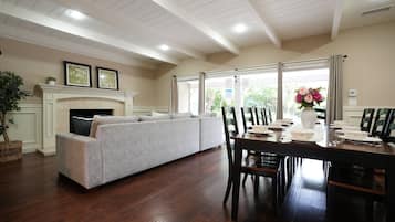 House, Multiple Beds, Pool Access, Pool View (Destination #03) | In-room dining