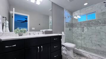 House, Multiple Beds, Pool Access, Pool View (Destination #33) | Bathroom | Towels, toilet paper