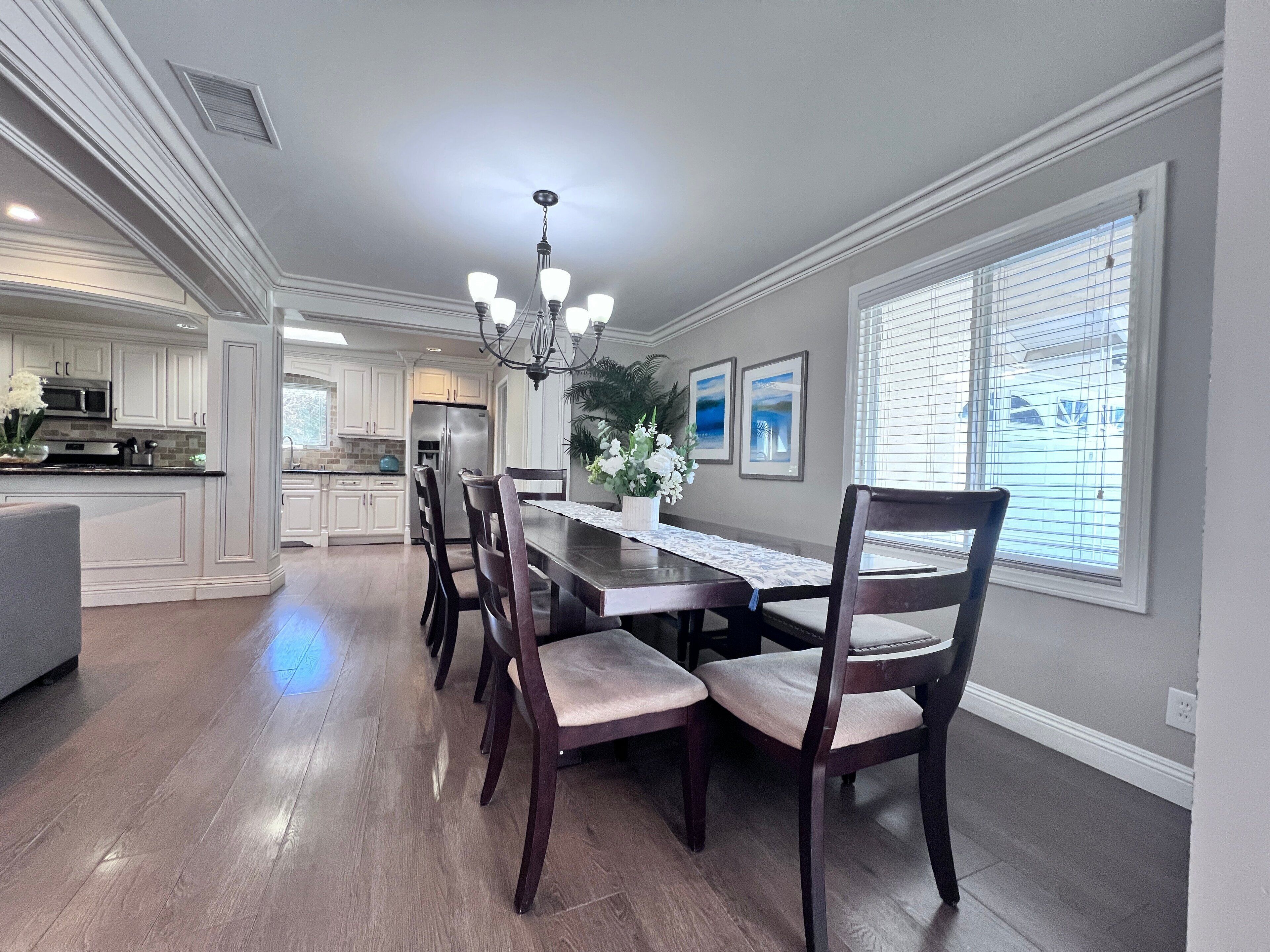 Nhà, nhiều giường, có thể sử dụng hồ bơi, quang cảnh hồ bơi (Destination #33) | Khu ăn uống