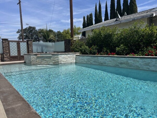 Beautiful Remodel 3 Bedroom 2 Bathroom Home With Pool & Jacuzzi - Pico Rivera, CA