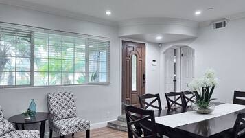 House, Multiple Beds, Pool Access, Pool View (Destination #15) | Dining