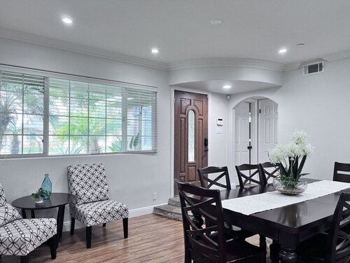 Lovely Anaheim Pool Home 1 Mile to Disney