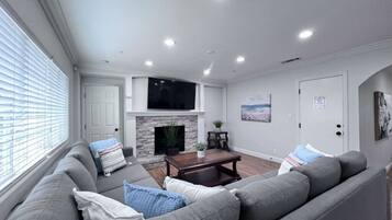 House, Multiple Beds, Pool Access, Pool View (Destination #15) | Living area