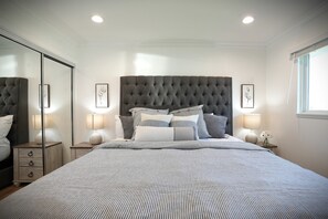 Casa, varias camas, acceso a la alberca, vista a la alberca ( Destination #47) | 5 habitaciones, decoración personalizada y muebles diferentes 