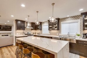 Rumah, Beberapa Tempat Tidur, hot tub, pemandangan kolam renang (Destination #43) | Dapur pribadi | Ketel listrik