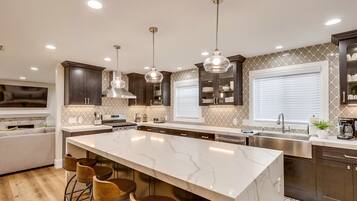 Hus, flere senger, spabadekar, bassengutsikt (Destination #43) | Eget kjøkken | Kaffetrakter/tekoker og vannkoker