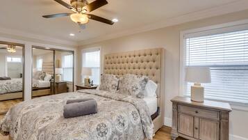 Nhà, nhiều giường, bồn tắm nước nóng, quang cảnh hồ bơi (Destination #43) | 5 phòng ngủ, trang trí khác biệt