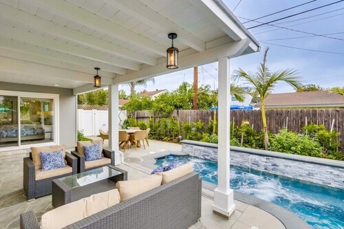 Gorgeous Upgraded 5 Bedroom & 4 Bath Home With Jacuzzi