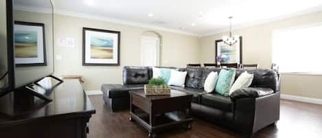 House, Multiple Beds, Pool Access, Pool View (Destination #11) | Living area